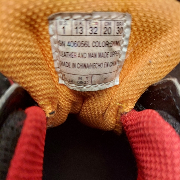 Skechers SKX Hoop Til it Hurts Sneaker - Picture 6 of 6